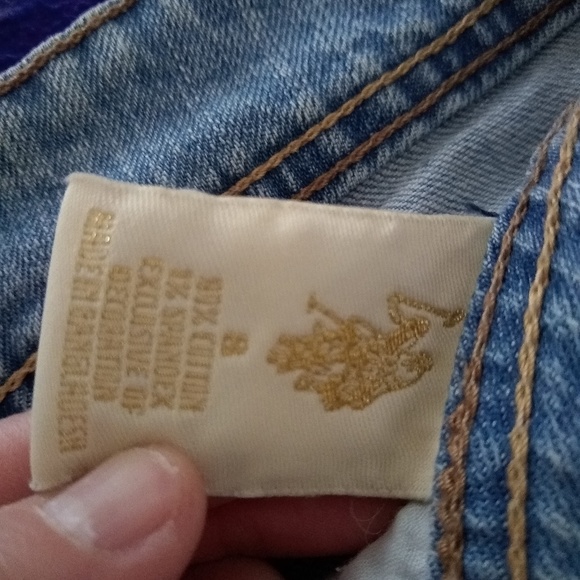 Bermuda Shorts - Picture 2 of 3